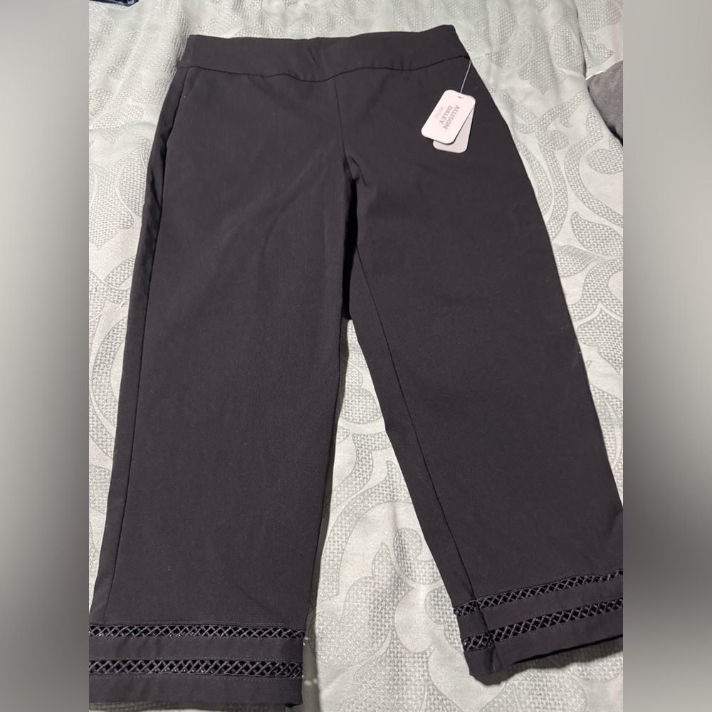 New with Tags Allison Daley Petites Black Capri 8p